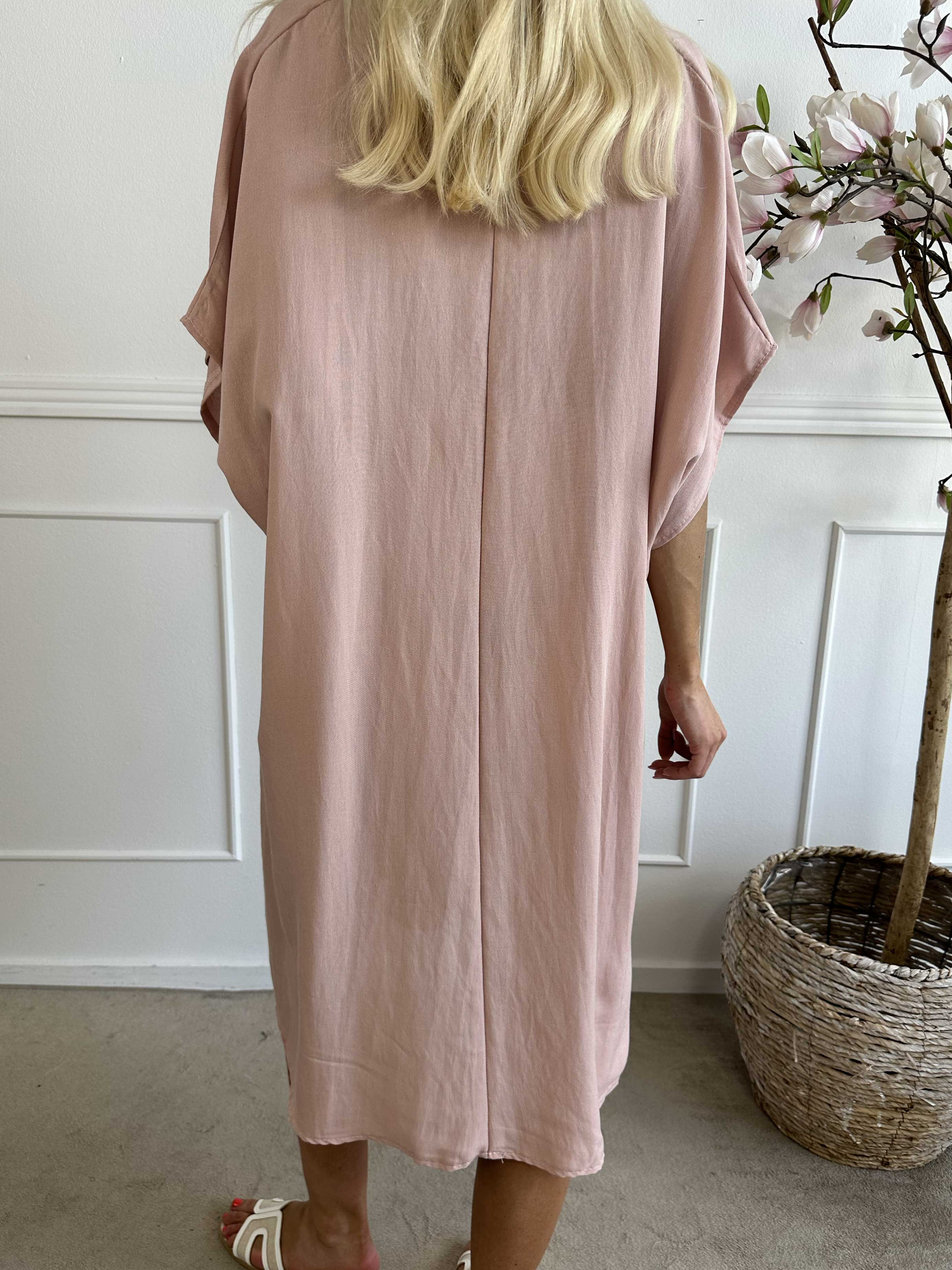 Astrid - Simpel kjole med v-udskæring